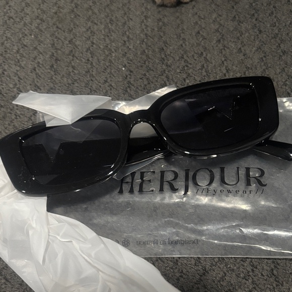 Black Rectangular Sunglasses - Picture 1 of 2